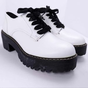 Madden Girl Halsee Oxford White, Women's 6.5, Platform, Lace Up
